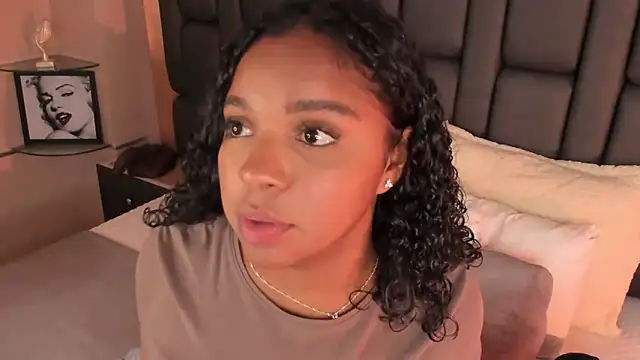 LisaMendez online show from October 7, 2025, 1:03 am