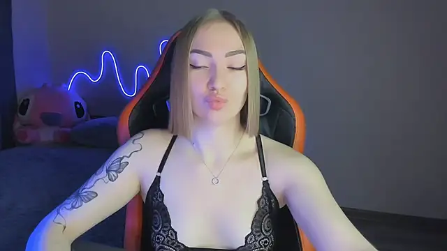 LaraKrein lk online show from November 7, 2025, 3:12 pm