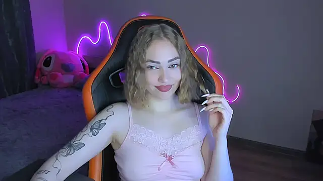 LaraKrein lk online show from April 17, 2026, 7:28 pm