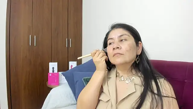 kiraGeiner online show from December 20, 2025, 3:13 am