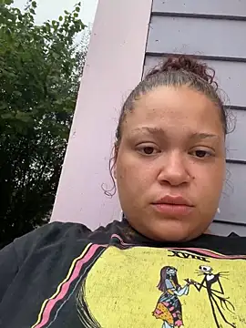 thatgurlred online show from September 28, 2025, 11:32 pm