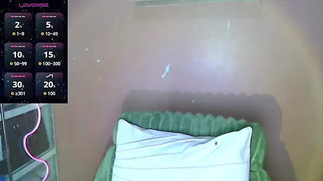 Snapshot of skinny_gracie chatting on February 22, 2026, 9:35 pm skinny gracie online show from February 22, 2026, 9:35 pm