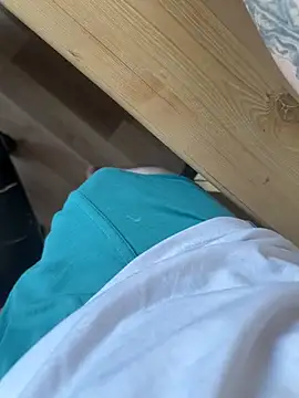 Hotdatev9 online show from April 25, 2026, 3:53 pm