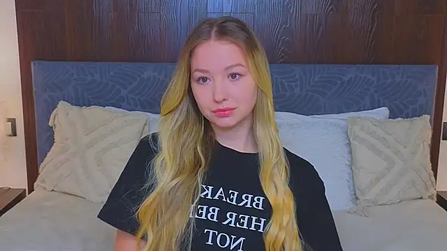 Snapshot of LeeAmy chatting on October 2, 2025, 2:57 pm LeeAmy online show from October 2, 2025, 2:57 pm