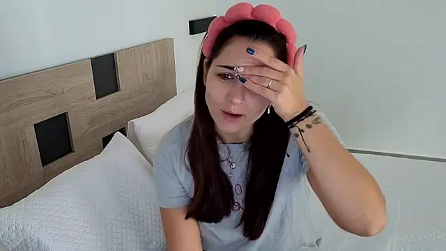 Snapshot of morninglorytv chatting on October 31, 2025, 9:54 am morninglorytv online show from October 31, 2025, 9:54 am