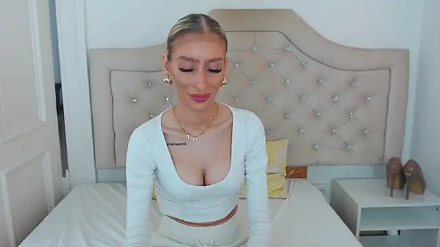 Snapshot of NatalieSensual chatting on April 19, 2026, 11:53 am NatalieSensual online show from April 19, 2026, 11:53 am