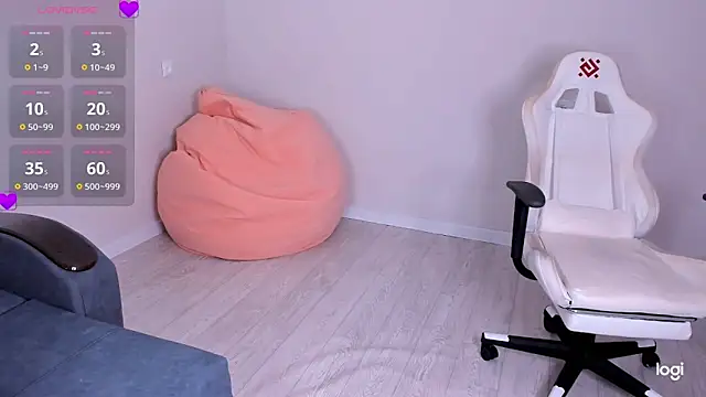 Momo Ayase  online show from October 10, 2025, 2:16 pm