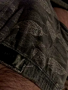 MuzzyFacing online show from December 2, 2025, 10:27 pm