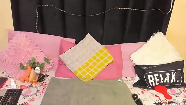 AmazingDarkDoll online show from February 26, 2026, 2:43 am