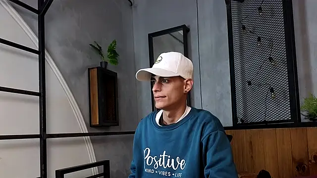 Dani mc1 online show from December 21, 2025, 12:23 pm