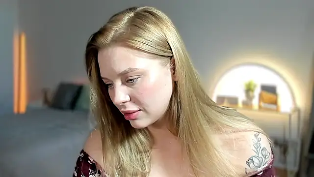 LilyFlamee online show from March 13, 2026, 2:23 pm