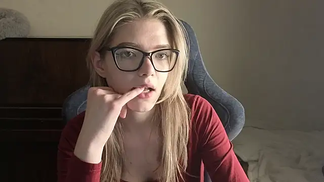 Snapshot of KatanaSVibe chatting on April 3, 2026, 11:30 am KatanaSVibe online show from April 3, 2026, 11:30 am