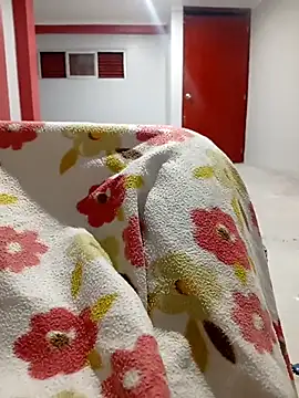 Yiyo19-3 online show from November 6, 2025, 8:15 am