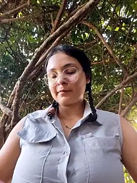 Lily-o online show from October 8, 2025, 9:01 pm