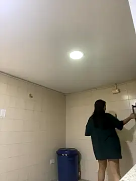 Valleriie  online show from September 26, 2025, 1:26 pm