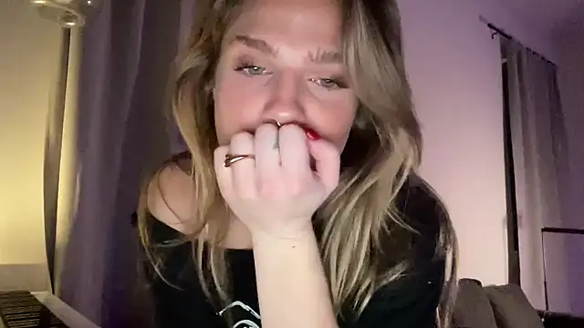 Snapshot of sweetceeme chatting on February 23, 2026, 3:04 am sweetceeme online show from February 23, 2026, 3:04 am