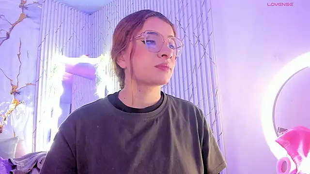 Naomy tay1 online show from March 30, 2026, 4:24 am