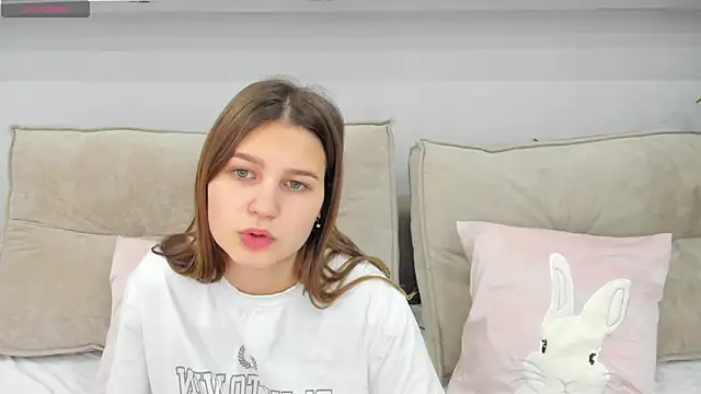 Snapshot of Elle_Ellise chatting on October 6, 2025, 12:52 am Elle Ellise online show from October 6, 2025, 12:52 am
