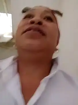 Snapshot of Mamapm20 chatting on October 8, 2025, 1:03 am Mamapm20 online show from October 8, 2025, 1:03 am