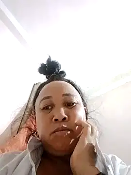 Snapshot of Mamapm20 chatting on October 8, 2025, 7:33 pm Mamapm20 online show from October 8, 2025, 7:33 pm