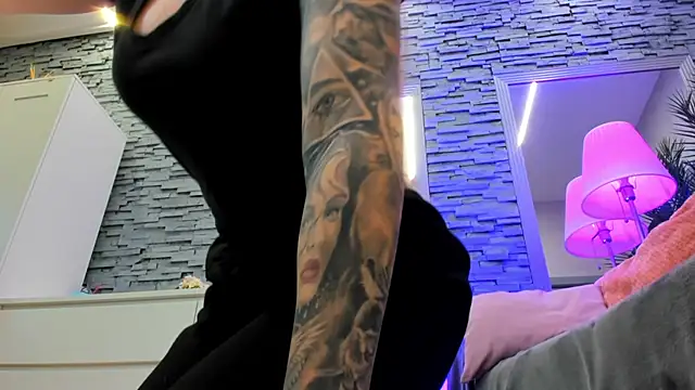 Reina Cummings online show from April 2, 2026, 6:22 am