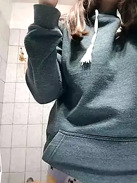 Snapshot of Auroraluna_- chatting on September 21, 2025, 9:05 pm Auroraluna - online show from September 21, 2025, 9:05 pm