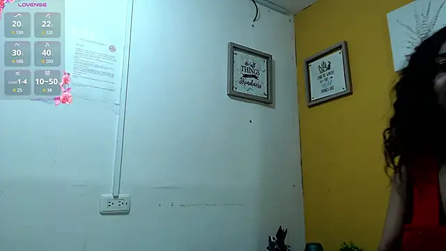 MisRoos online show from October 18, 2025, 7:36 pm