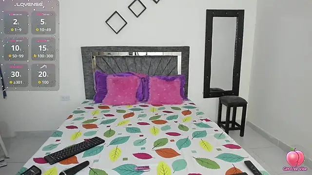 Laurasofia01 online show from September 23, 2025, 4:37 am