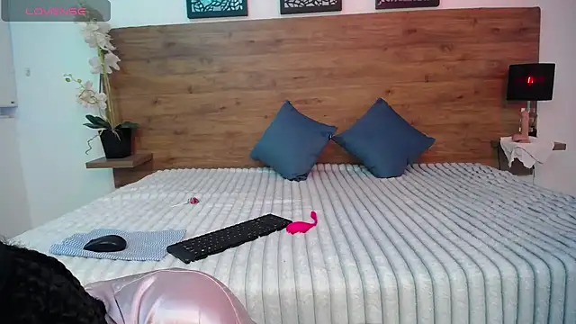 AlexandraCambell online show from September 29, 2025, 8:13 pm