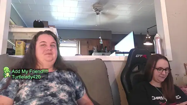 Snapshot of LittleBunny3 chatting on October 19, 2025, 7:47 pm LittleBunny3 online show from October 19, 2025, 7:47 pm