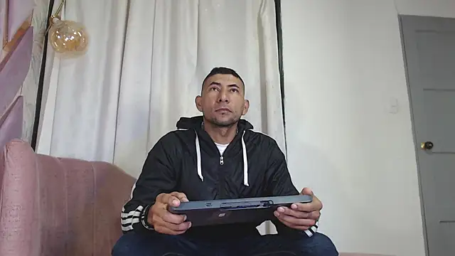 Morganandmegan online show from September 18, 2025, 11:12 am