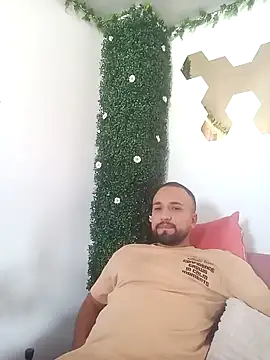 Miguel SaraPink online show from March 2, 2026, 9:32 pm