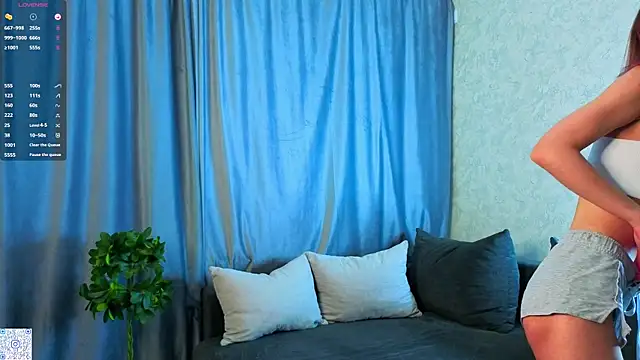 FloraNesli online show from January 15, 2026, 6:29 am