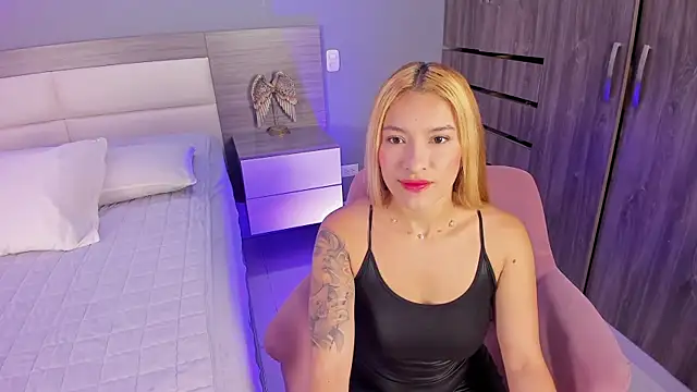 Snapshot of LexxyBunny_ chatting on November 6, 2025, 11:33 am LexxyBunny online show from November 6, 2025, 11:33 am