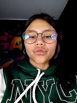 SofieLove 01 online show from April 16, 2026, 7:09 am