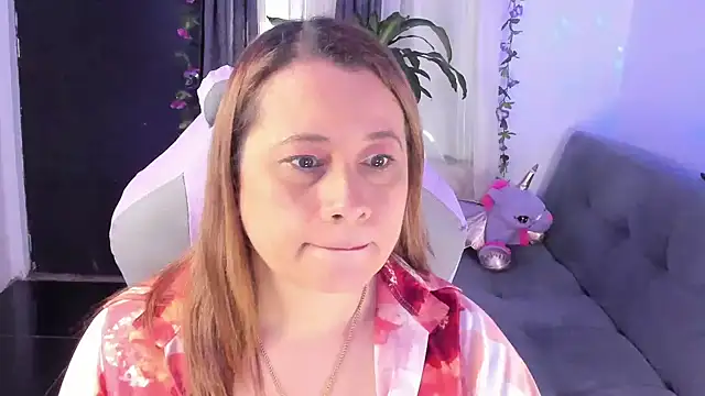 milagros latina75 online show from November 24, 2025, 3:56 pm