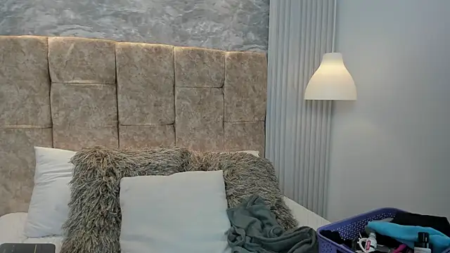 leilapons online show from September 16, 2025, 4:41 pm