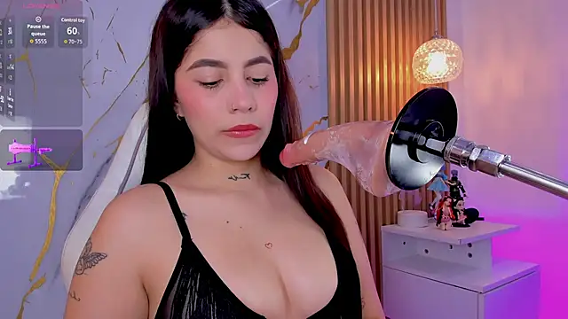 alissaowens  online show from April 1, 2026, 12:17 pm