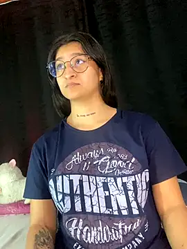 EVAH LEE  online show from December 23, 2025, 3:48 am