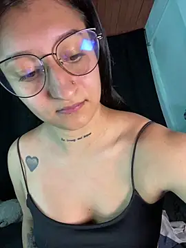 EVAH LEE  online show from June 6, 2026, 3:55 am