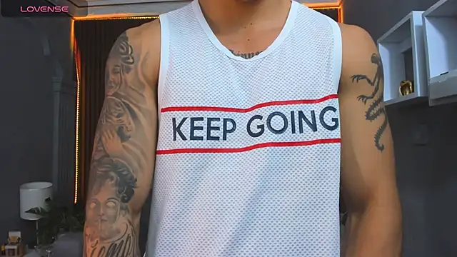 Leo santoro online show from November 11, 2025, 1:44 pm