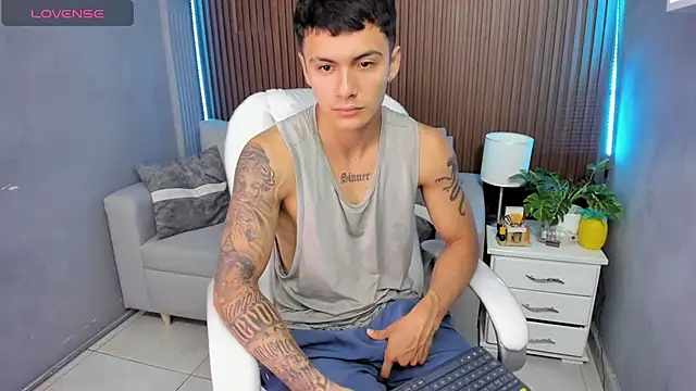 Leo santoro online show from November 27, 2025, 1:13 pm