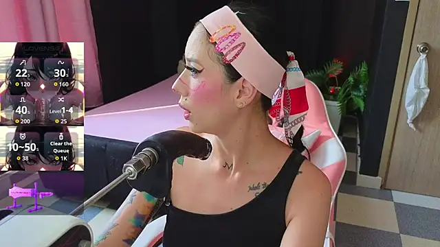 ValentinaBianchi online show from October 19, 2025, 7:58 pm