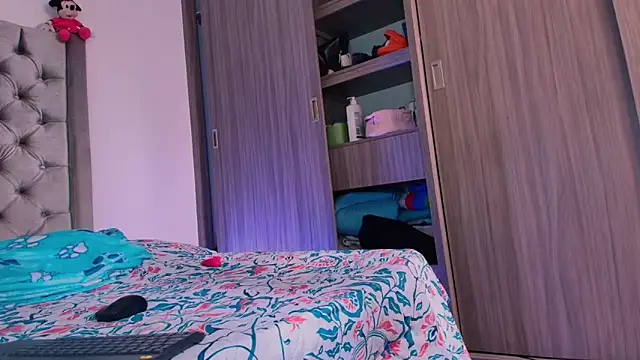 dreamsussi online show from February 25, 2026, 3:43 pm