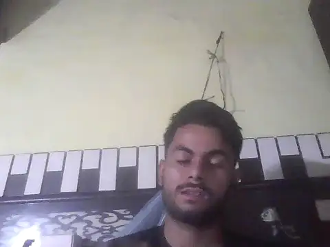 ursdreamperson online show from October 30, 2025, 2:24 am