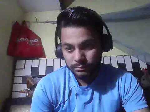 ursdreamperson online show from December 19, 2025, 3:24 am