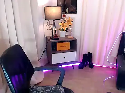 Snapshot of The_Fucking_Dolls chatting on November 26, 2025, 9:32 am The Fucking Dolls online show from November 26, 2025, 9:32 am