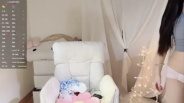 MM-feifei online show from October 18, 2025, 3:46 pm