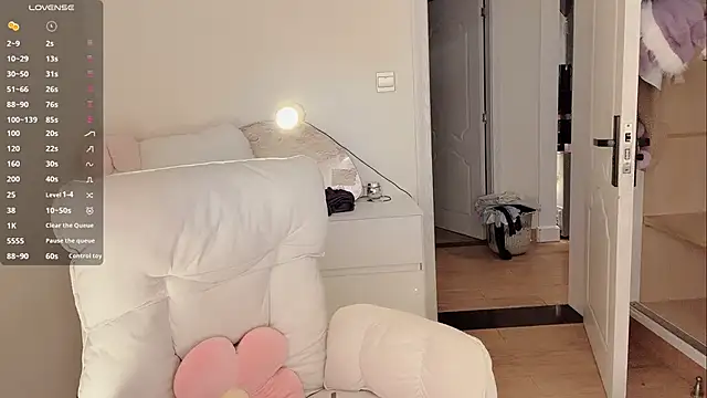 MM-feifei online show from November 5, 2025, 2:06 pm