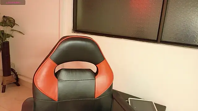 Hell Girll  online show from November 17, 2025, 3:56 am